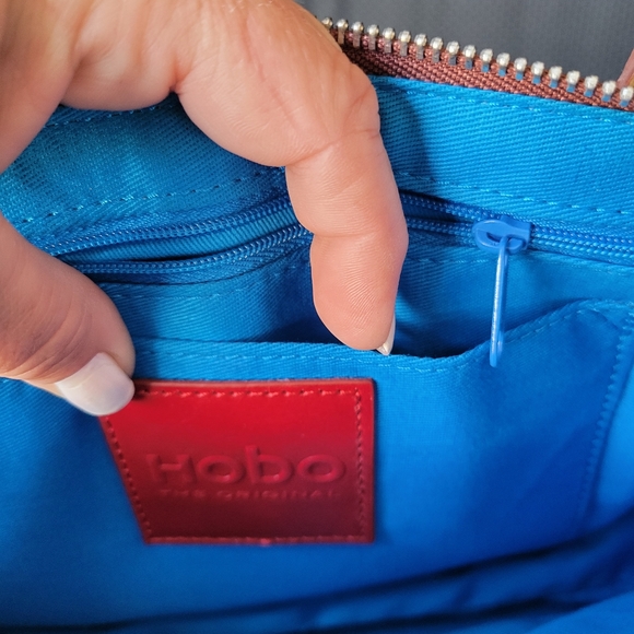 Slim shoulder bag - Picture 3 of 5